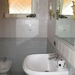 Alojamento de Acomodação e Pequeno-almoço Lucia 3*