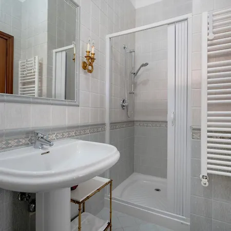 Alojamento de Acomodação e Pequeno-almoço Lucia