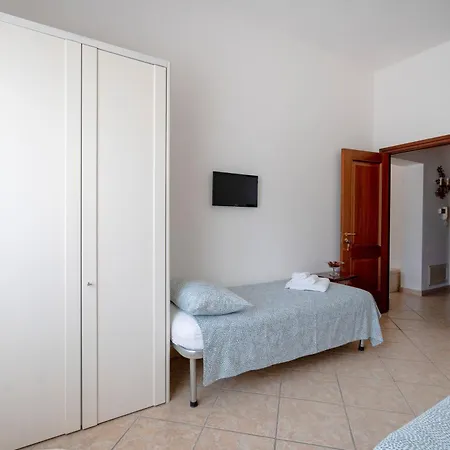 Lucia Nocleg ze śniadaniem 3*