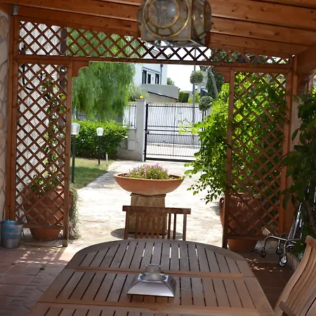 Bed and breakfast Lucia 3*