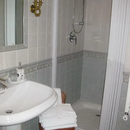 Lucia Nocleg ze śniadaniem 3*